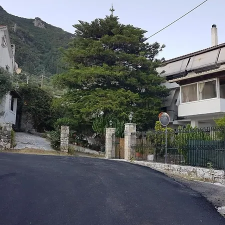 Olga's Cozy Nest , In Ano Korakiana. Apartment *
